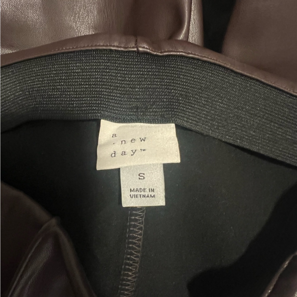 Burgundy faux leather pants - Picture 4 of 4